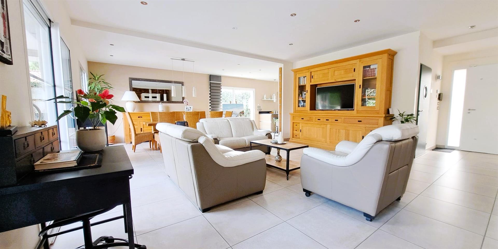 Lège Bourg Superb Architect-Designed Villa Parental Space on the Ground Floor