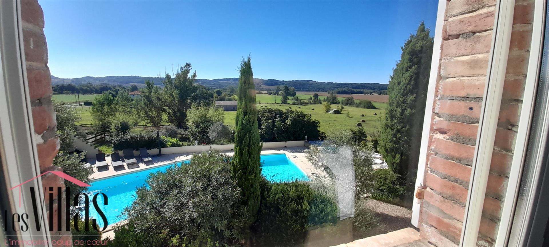 Puybegon - Property with Bastide 444 m2 Swimming pool and outbuildings