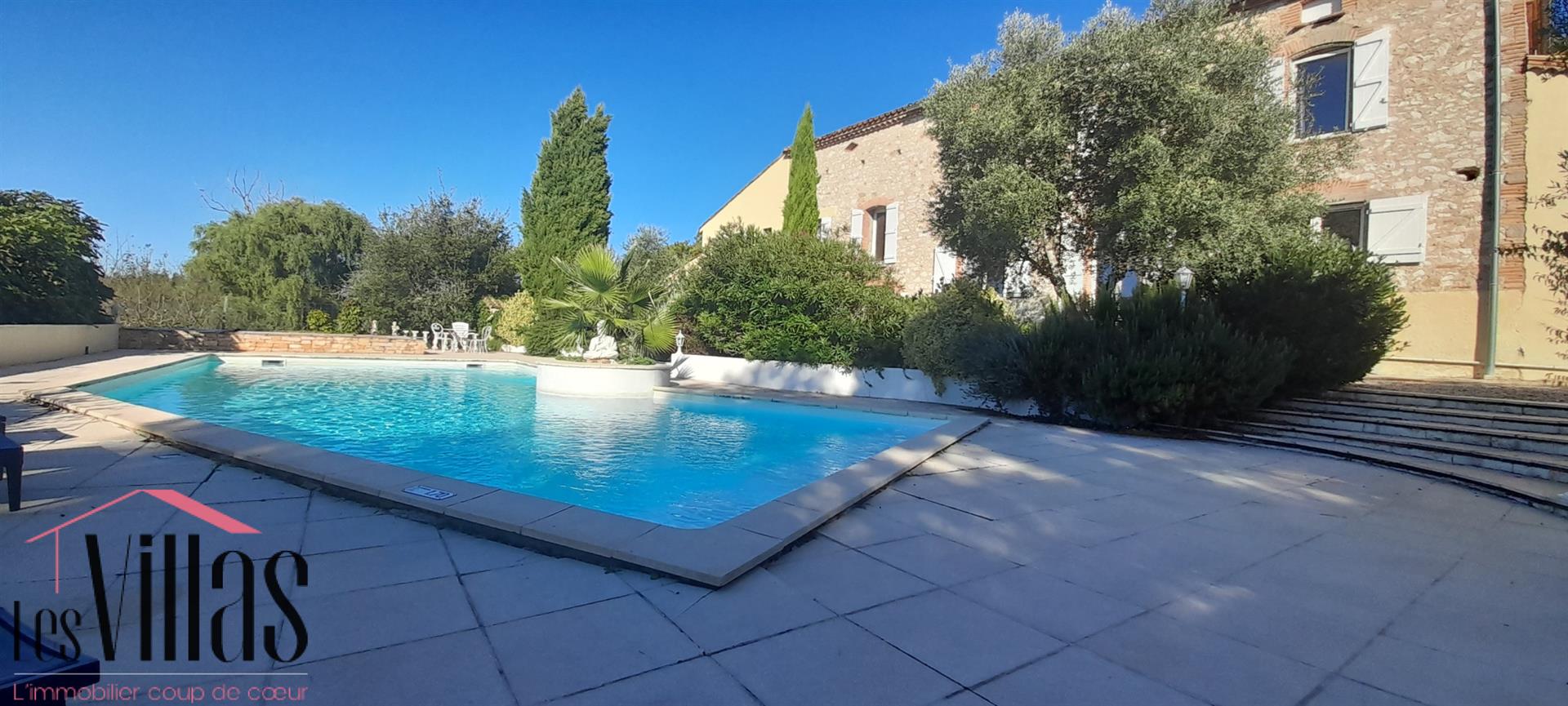 Puybegon - Property with Bastide 444 m2 Swimming pool and outbuildings