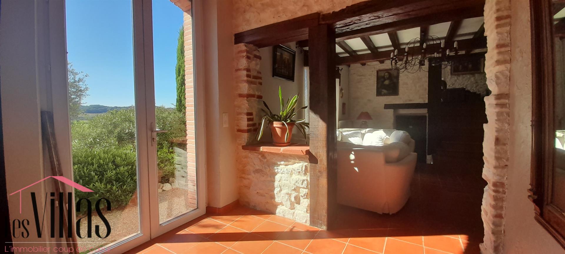 Puybegon - Property with Bastide 444 m2 Swimming pool and outbuildings