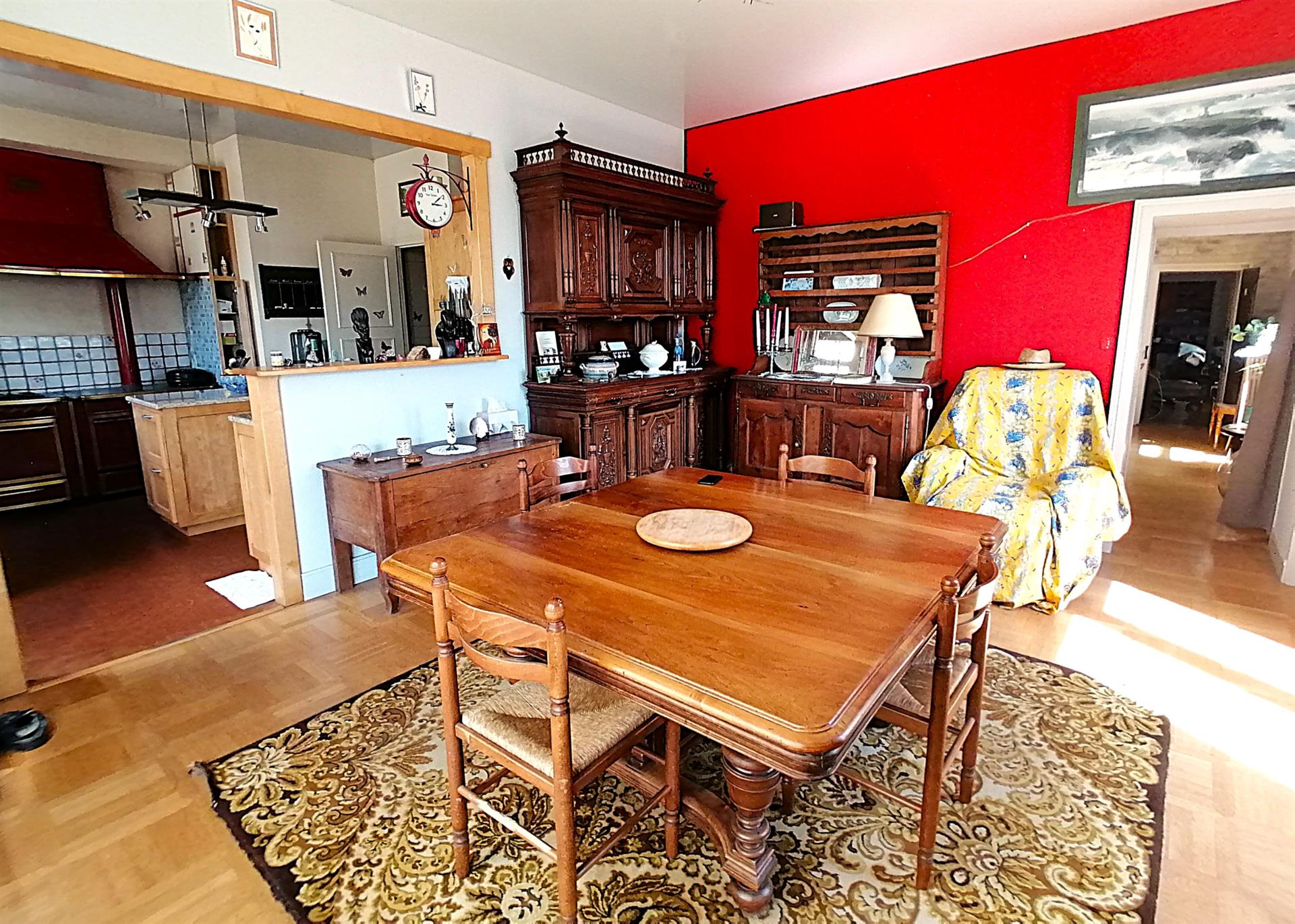 Old mansion with apartments and outbuildings In exclusivity