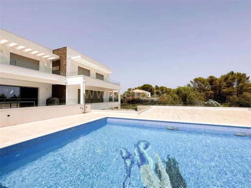 Luxury villa with 6 bedrooms and sea view