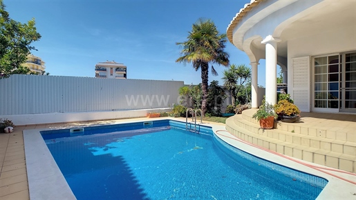 Villa individuelle avec piscine de 4 chambres