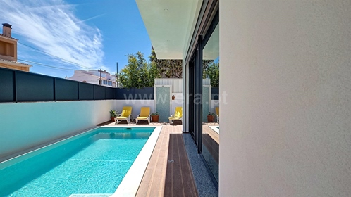 Maison moderne de 4 chambres avec piscine