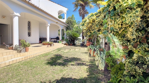 Detached villa with pool with 4 bedrooms