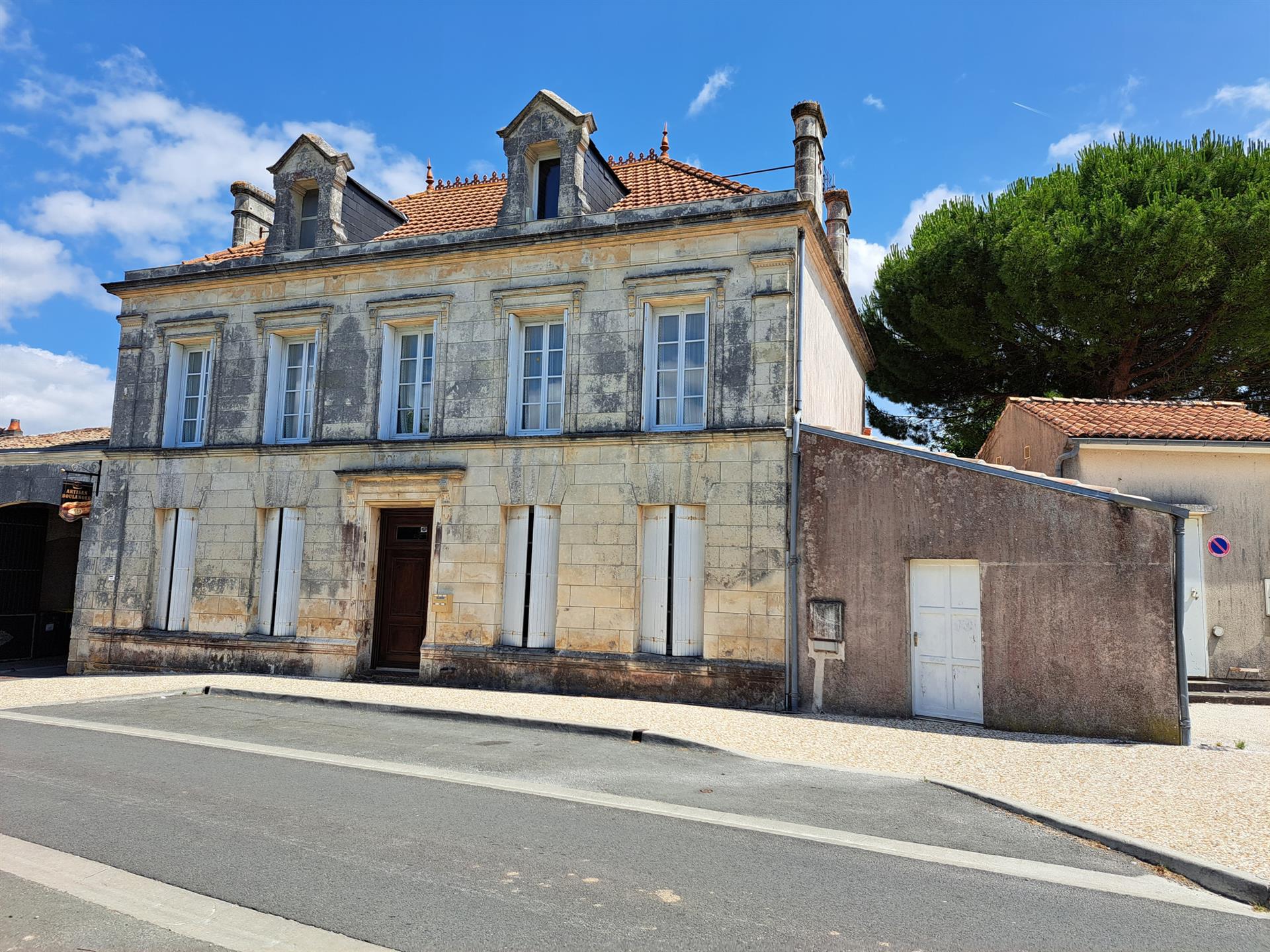 Sale detached house