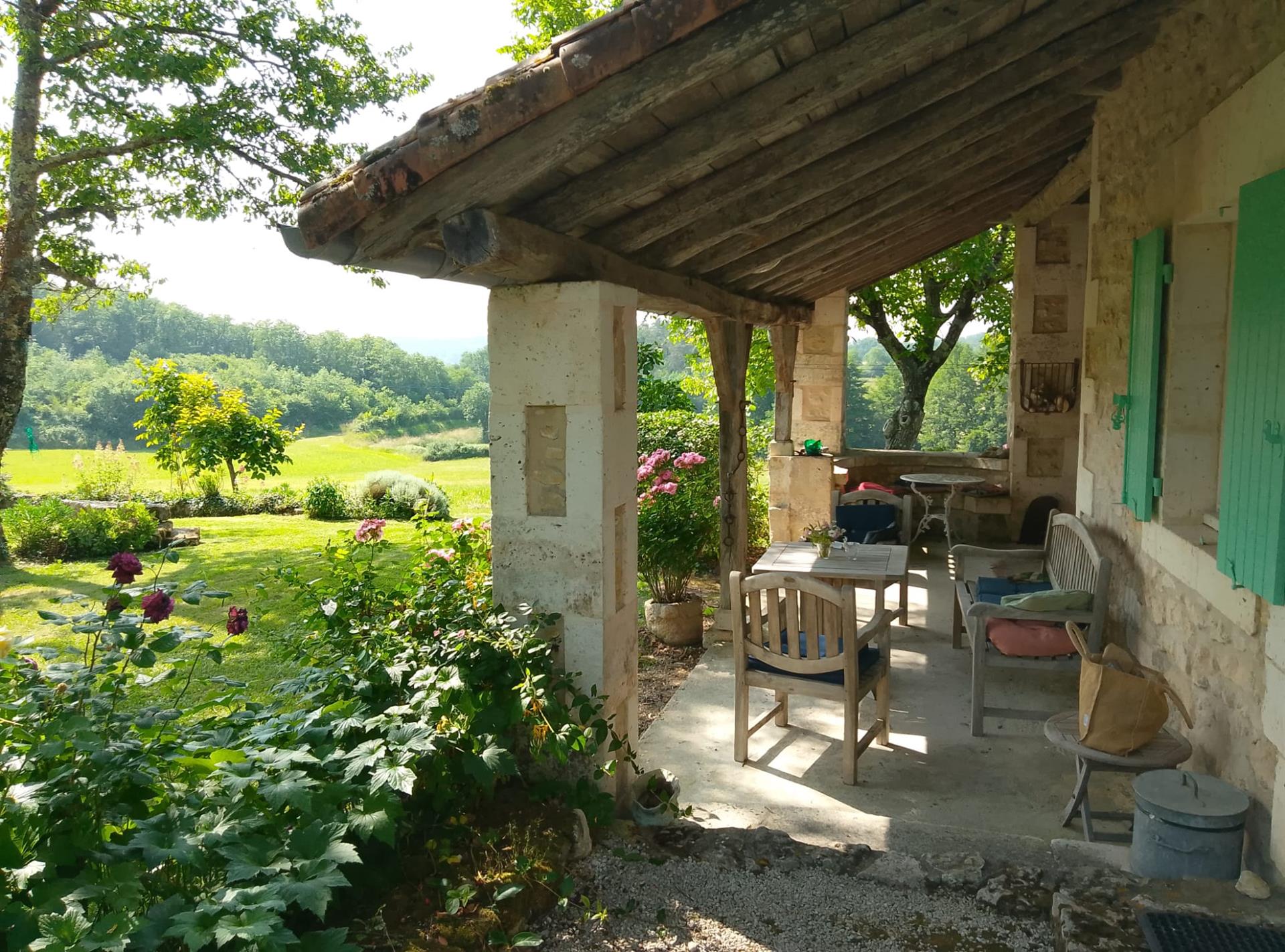 Stone house - Mareuil en Périgord - 240 m2 - 5 bedrooms 5000 m2 of land and woods