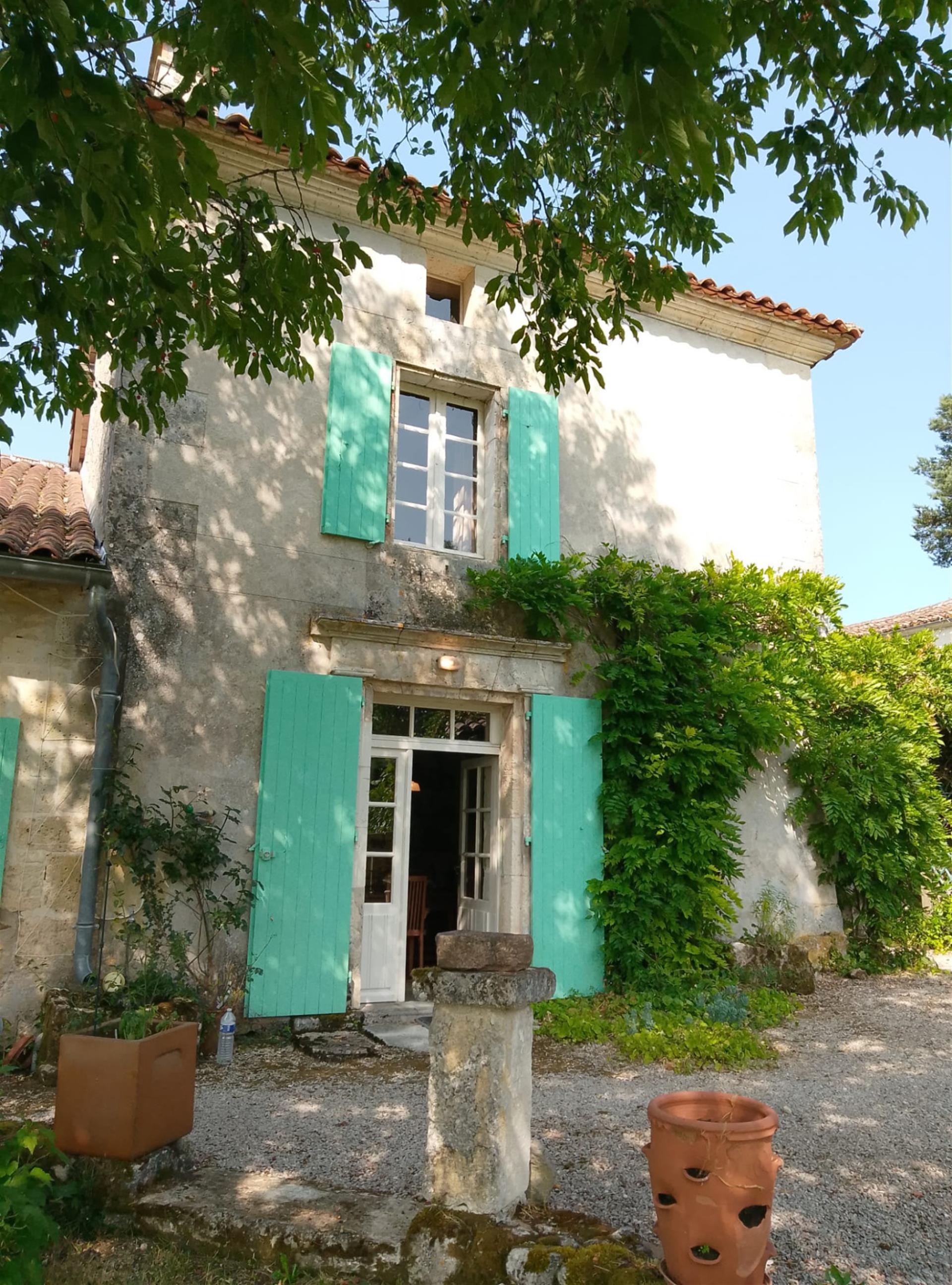 Stone house - Mareuil en Périgord - 240 m2 - 5 bedrooms 5000 m2 of land and woods