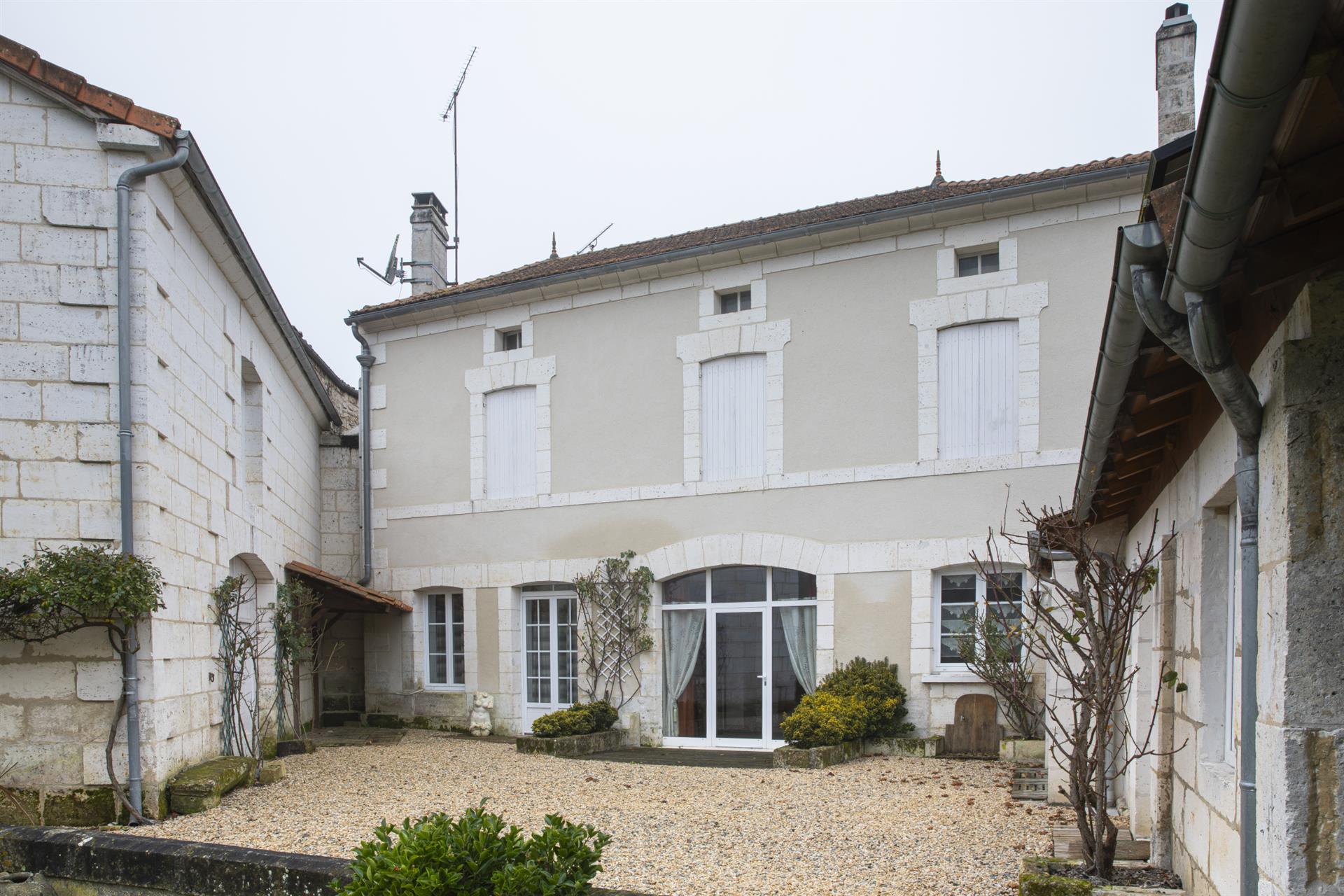 Charm and subtle character for this vast stone house in Périgord Vert.