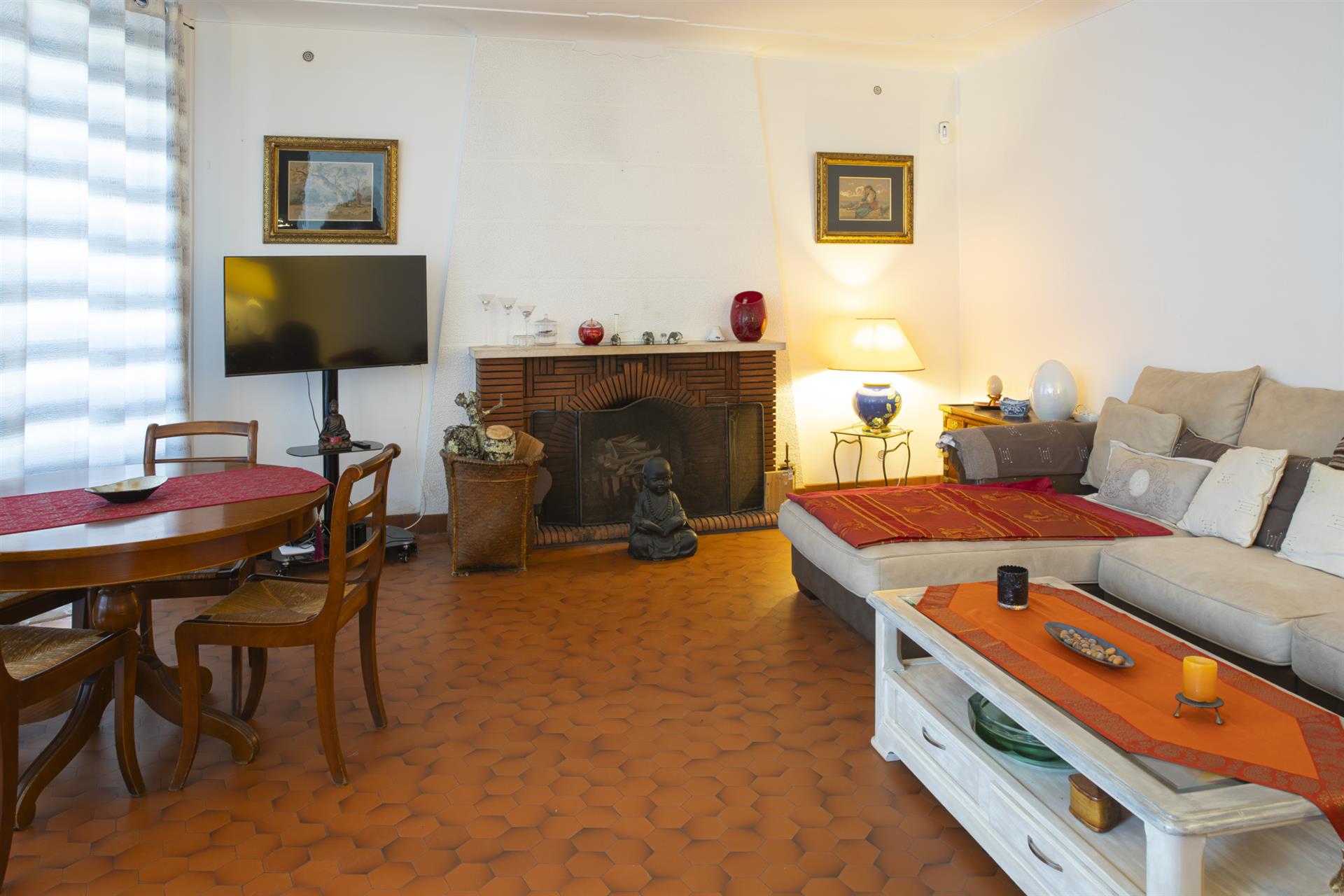 Charm and subtle character for this vast stone house in Périgord Vert.