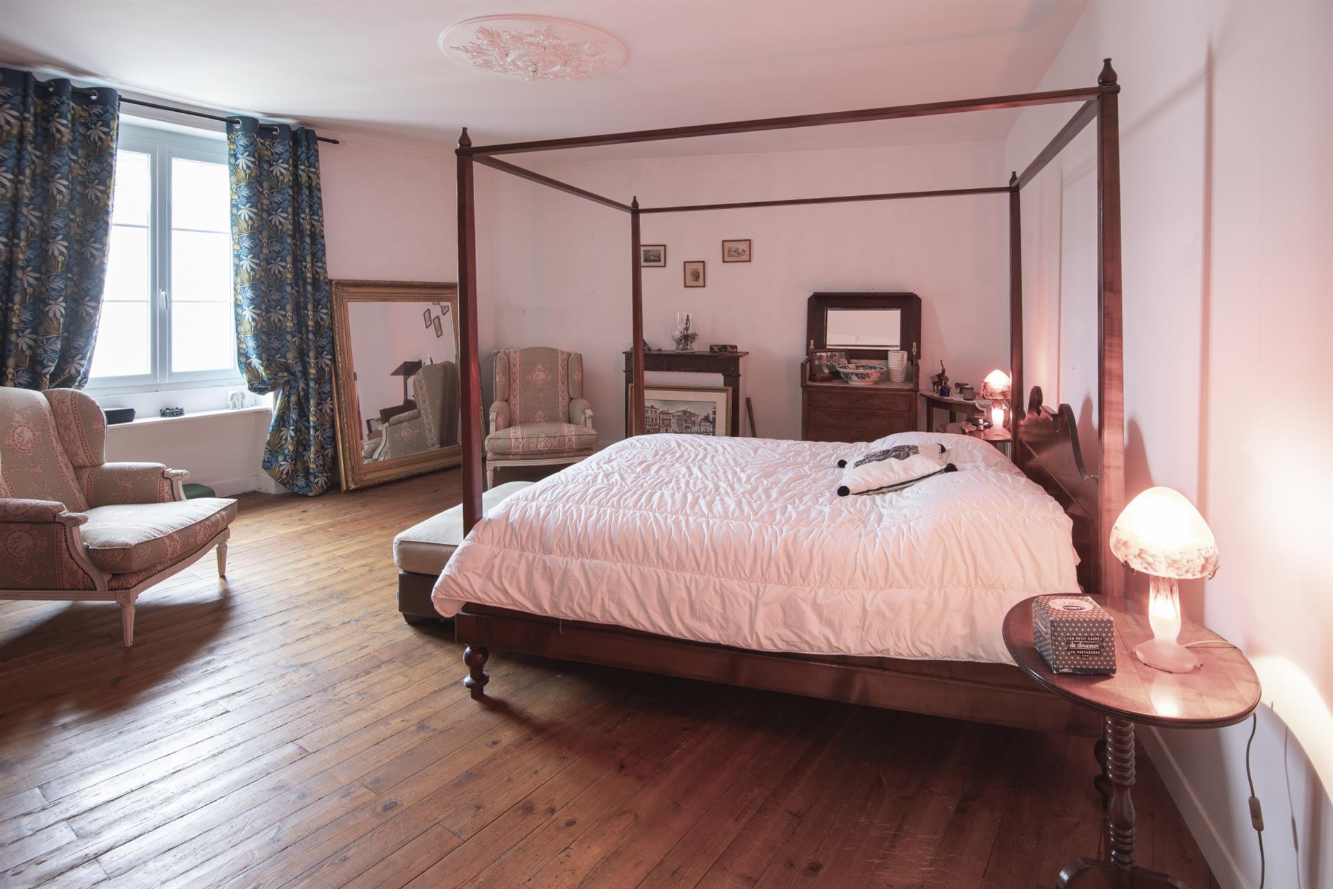 Charm and subtle character for this vast stone house in Périgord Vert.