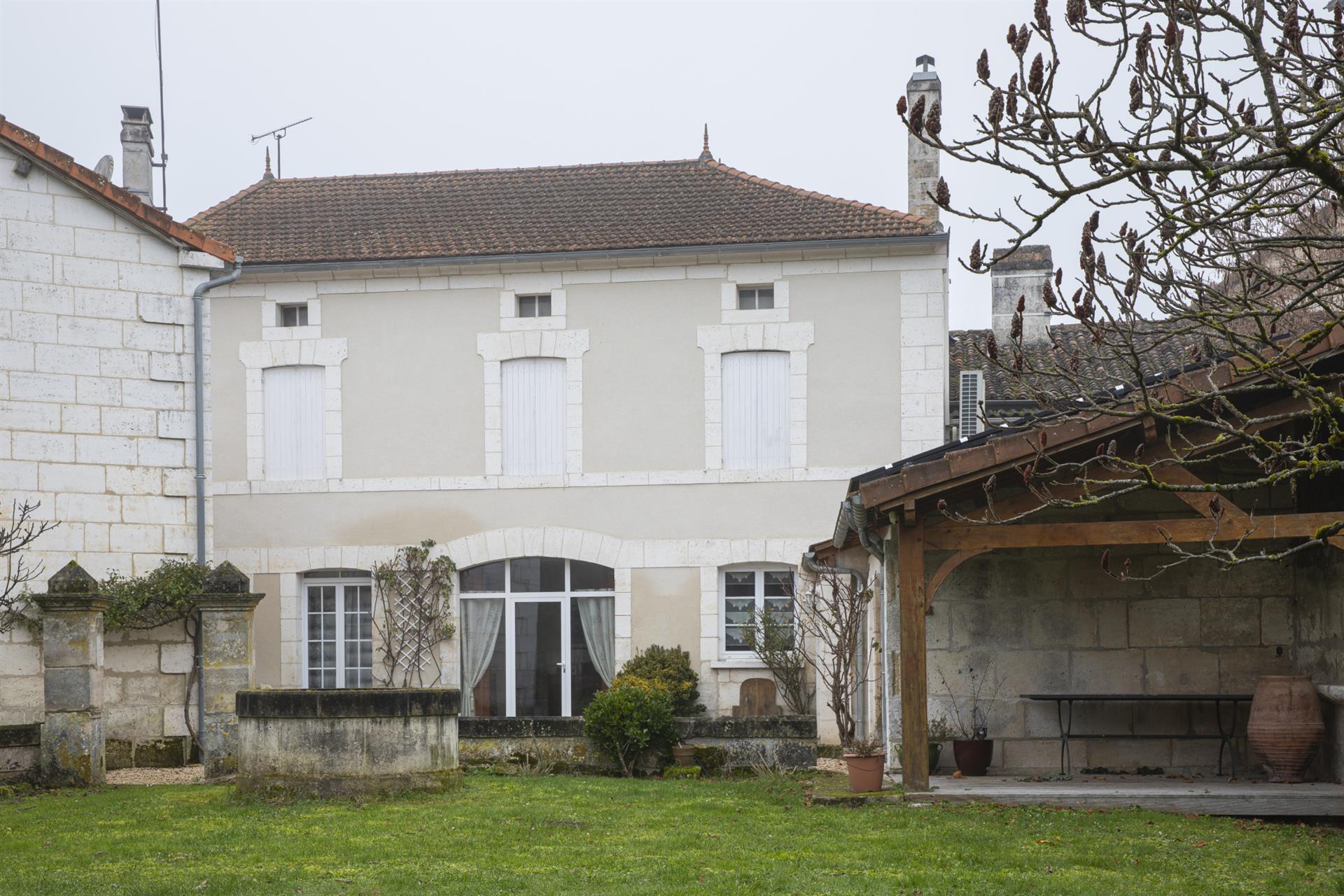 Charm and subtle character for this vast stone house in Périgord Vert.