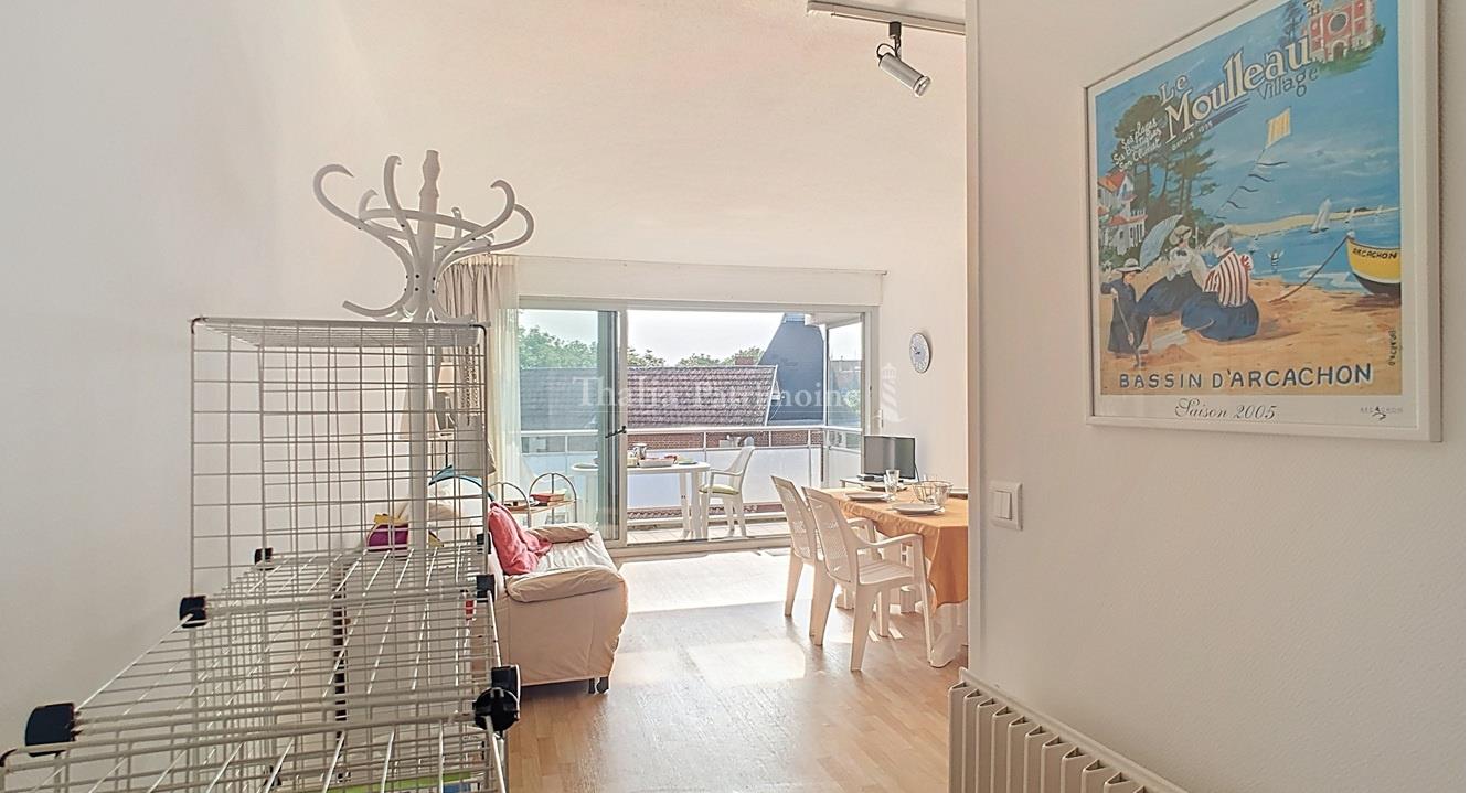 Bright T2 near Pereire, parking and cellar, beach access