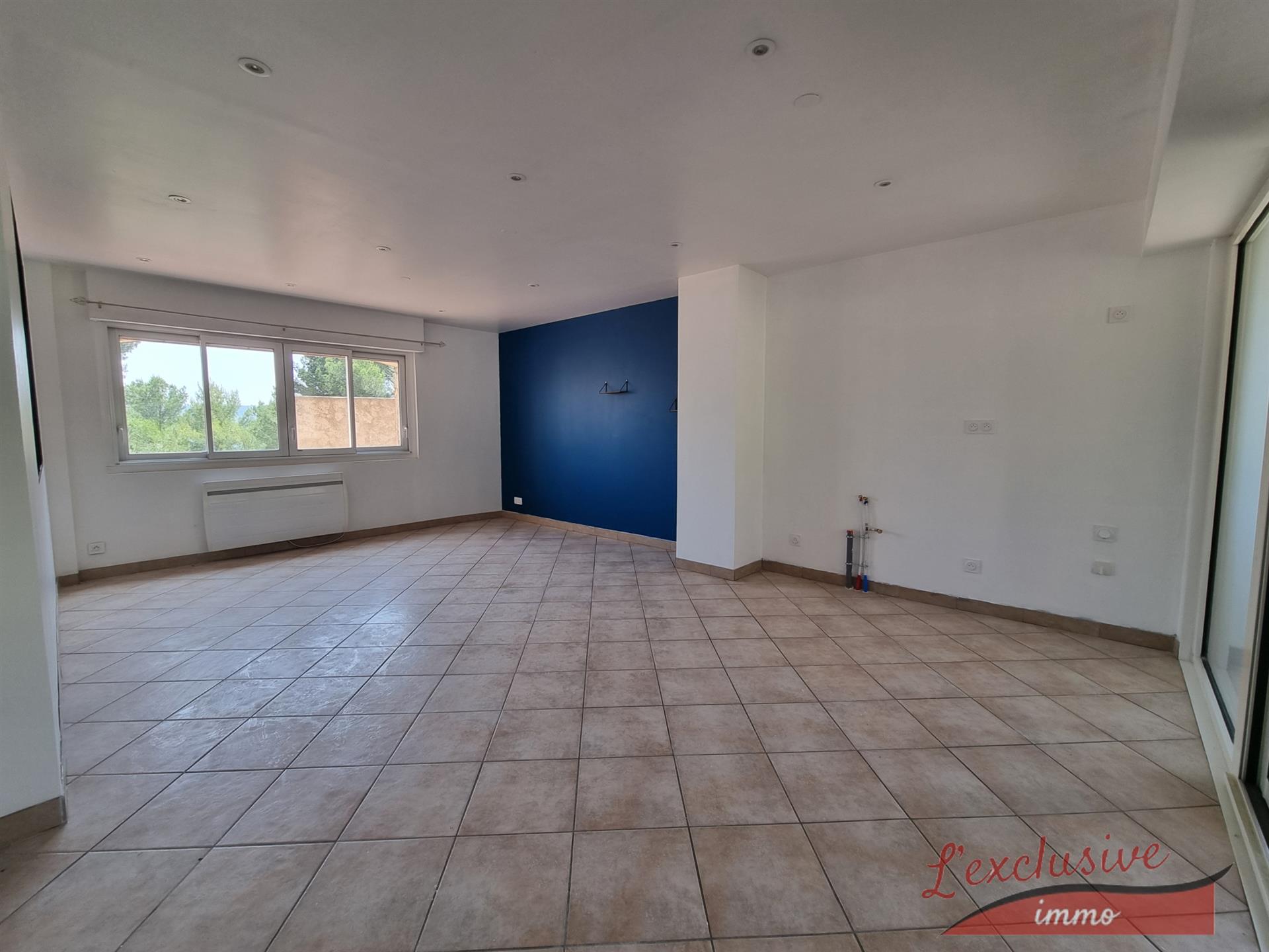 Purchase: Apartment (04500)