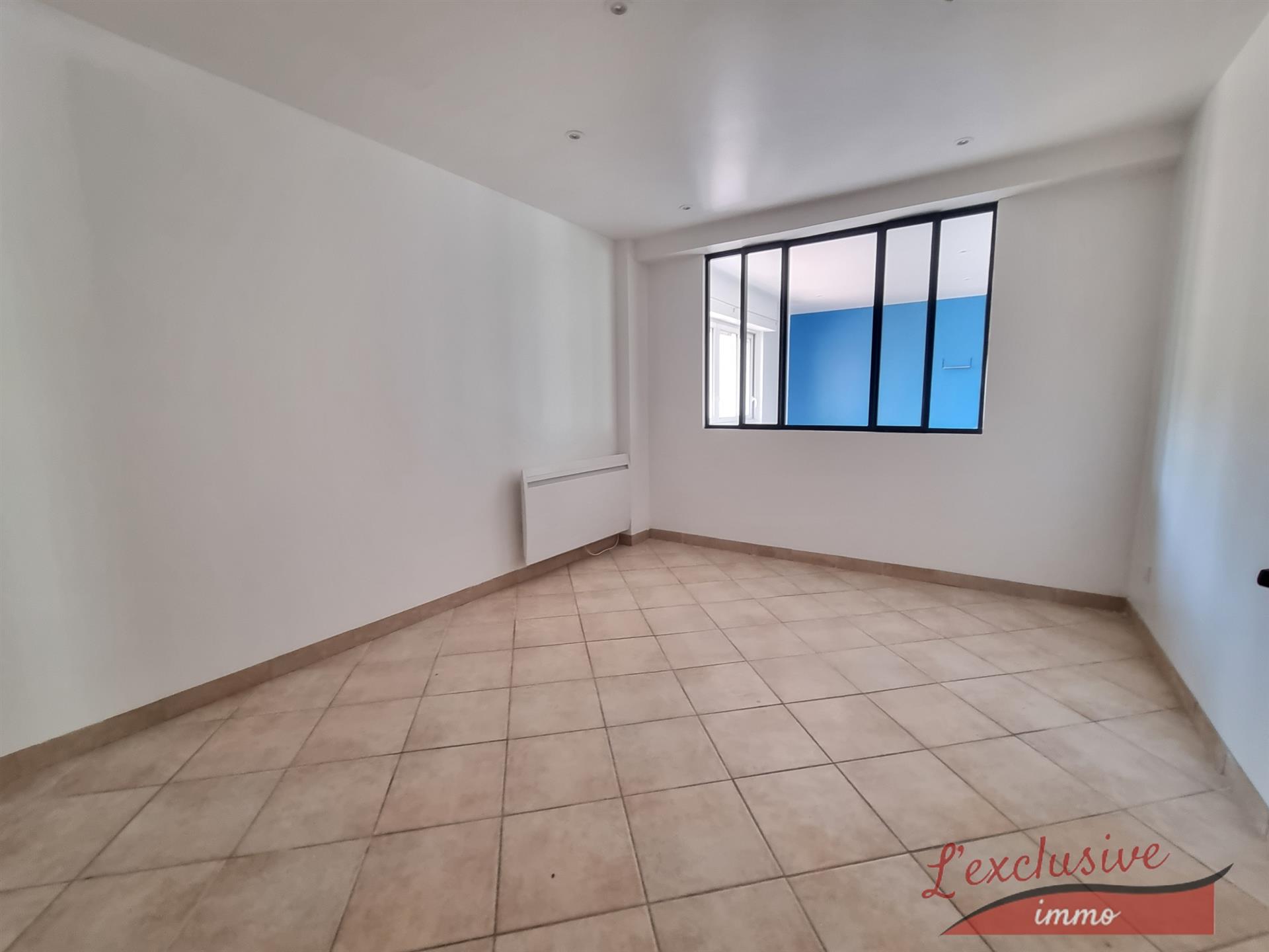 Purchase: Apartment (04500)