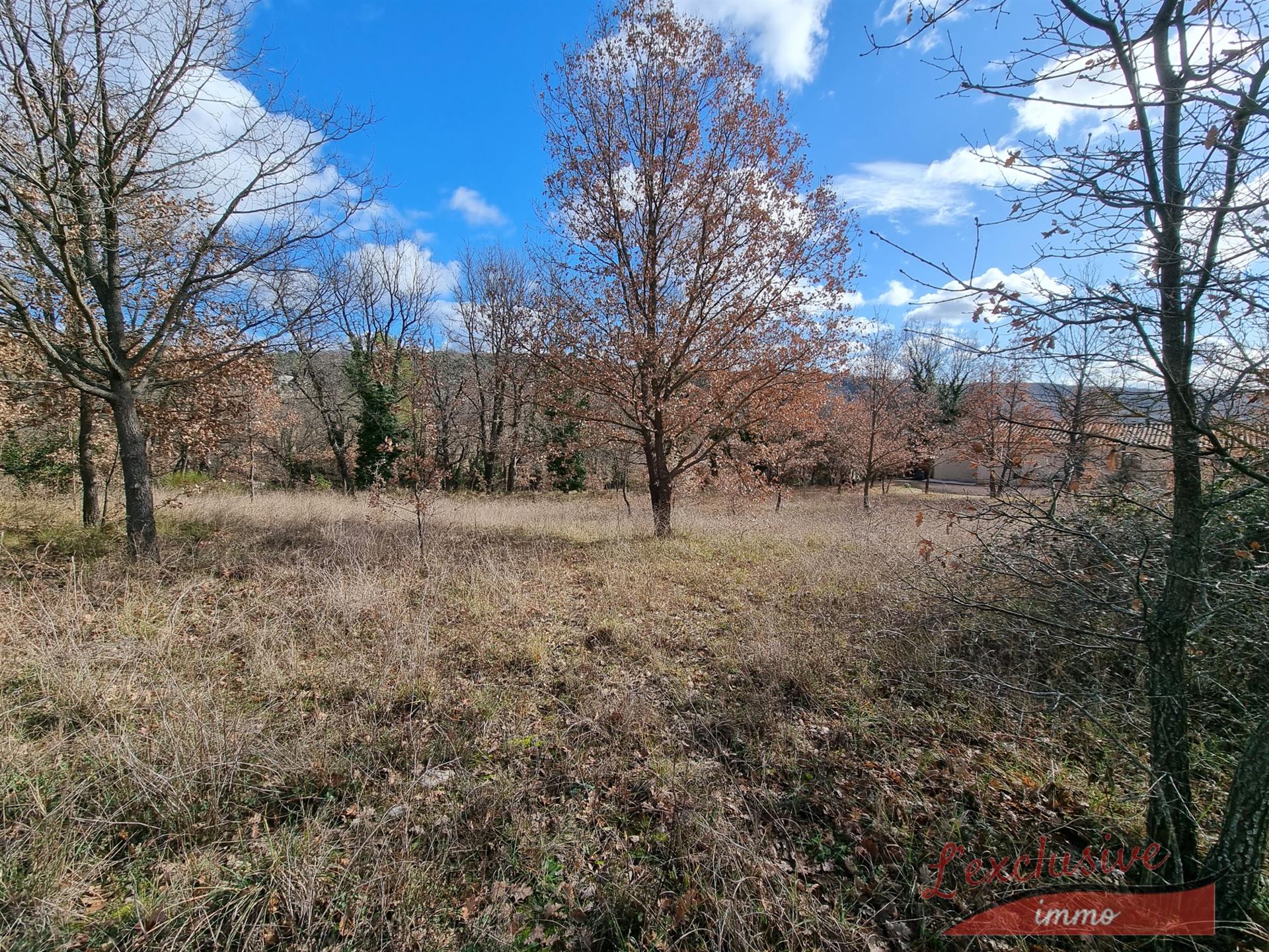 In Quinson, plot of 636m2 buildable in a quiet area