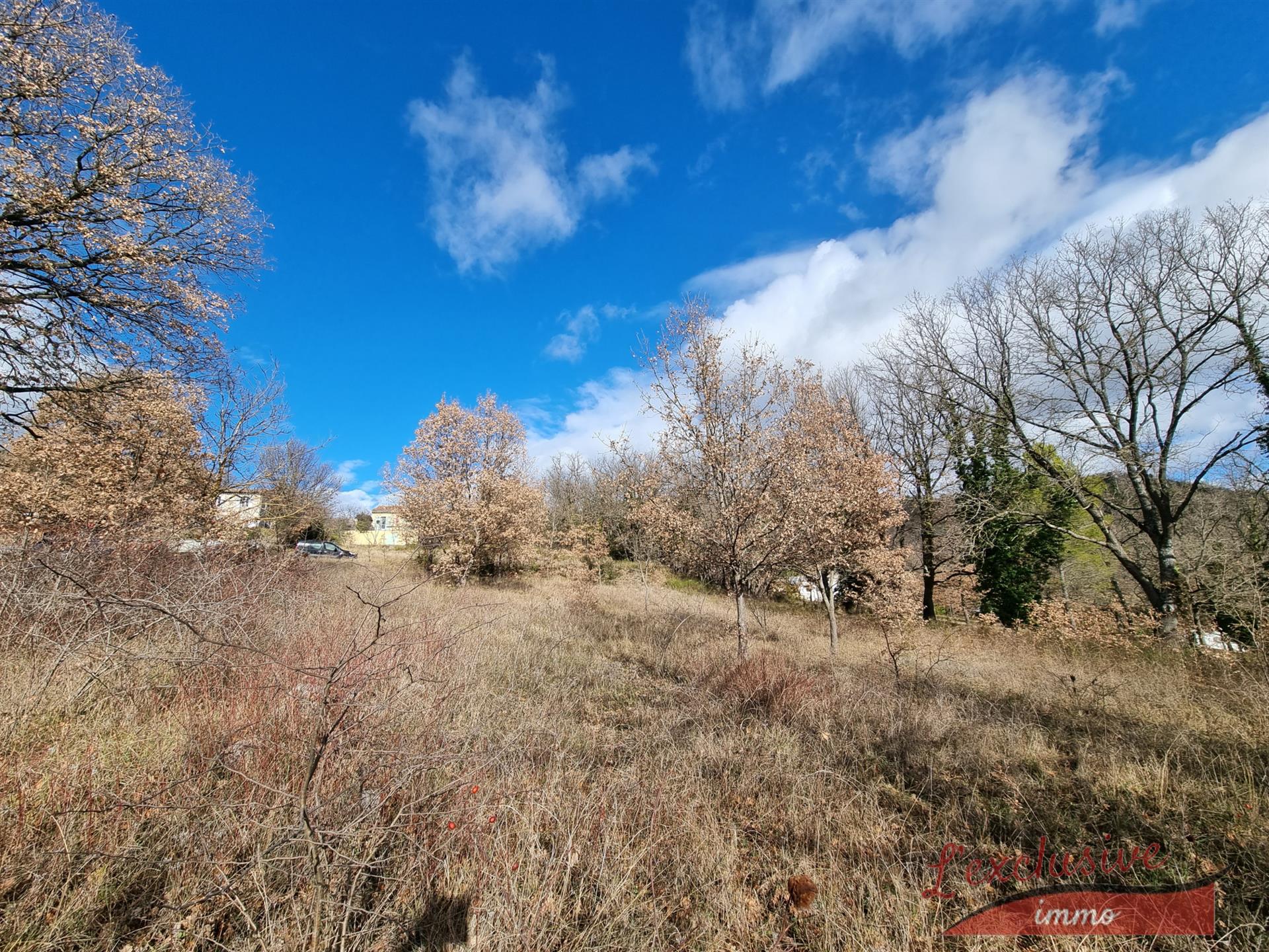 In Quinson, plot of 636m2 buildable in a quiet area