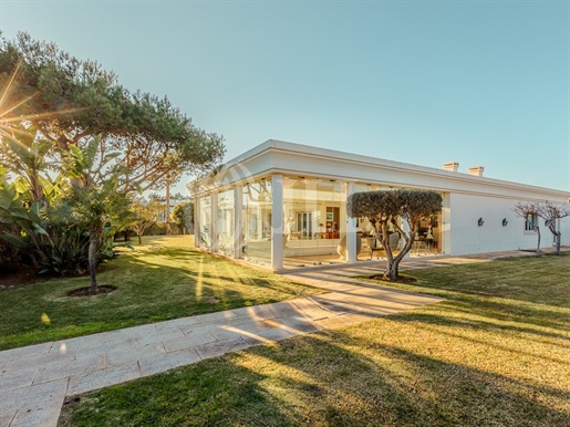 6+1-Bedroom villa with swimming pool in Quinta da Marinha, Cascais