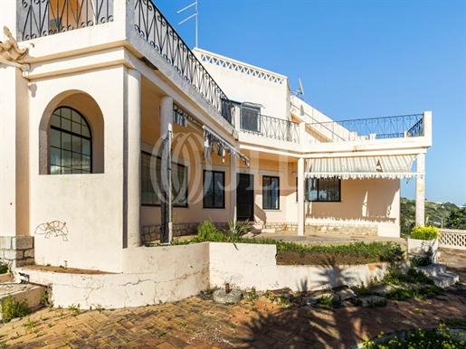 5 bedroom villa, with sea and pool views, in Albufeira, Algarve
