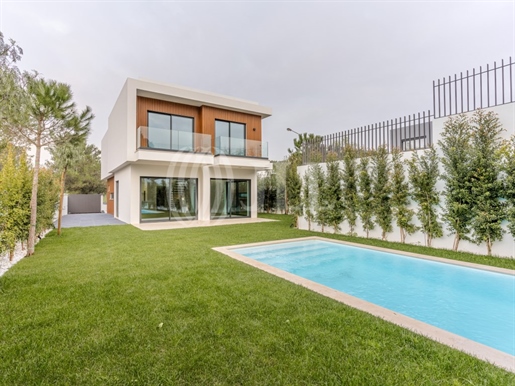 Villa 4 pièces +1 avec piscine et parking à Cascais