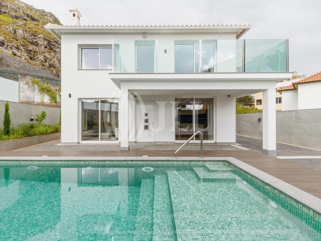 4 bedroom villa with pool and sea views, in Madeira