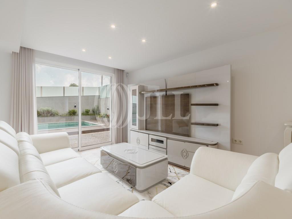 4 bedroom villa with pool and sea views, in Madeira