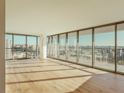 3-Bedroom apartment with balcony, Infinity Tower, Lisbon