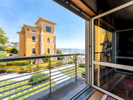 3-Bedroom apartment in front of the beach in Cascais