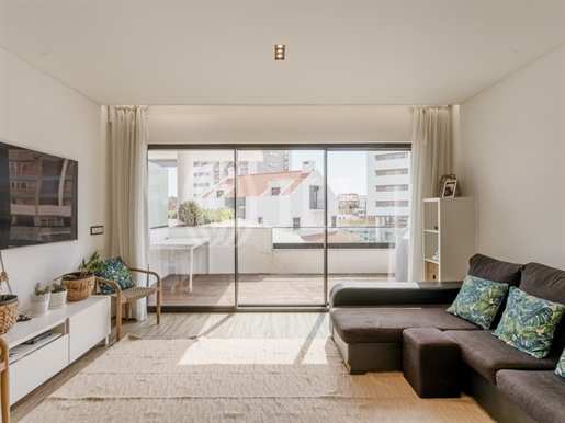 3 bedroom duplex apartment in a condominium, Oeiras