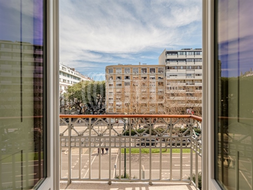 2-Bedroom Apartment, in Avenidas novas, Lisbon