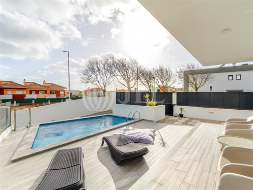 5-Bedroom villa with pool and garage, in Cascais