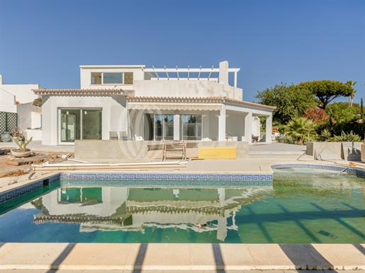 4 bedroom villa with pool and garage, in Vilamoura, Algarve