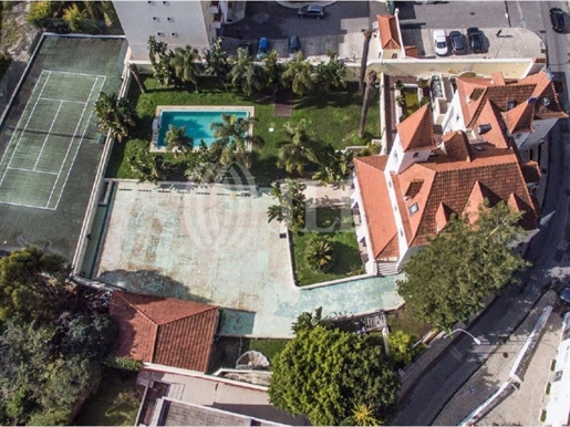 900 sqm palace in the historic centre of Carnaxide