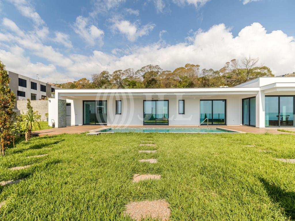 3 bedroom villa with pool and sea views, in Machico, Madeira