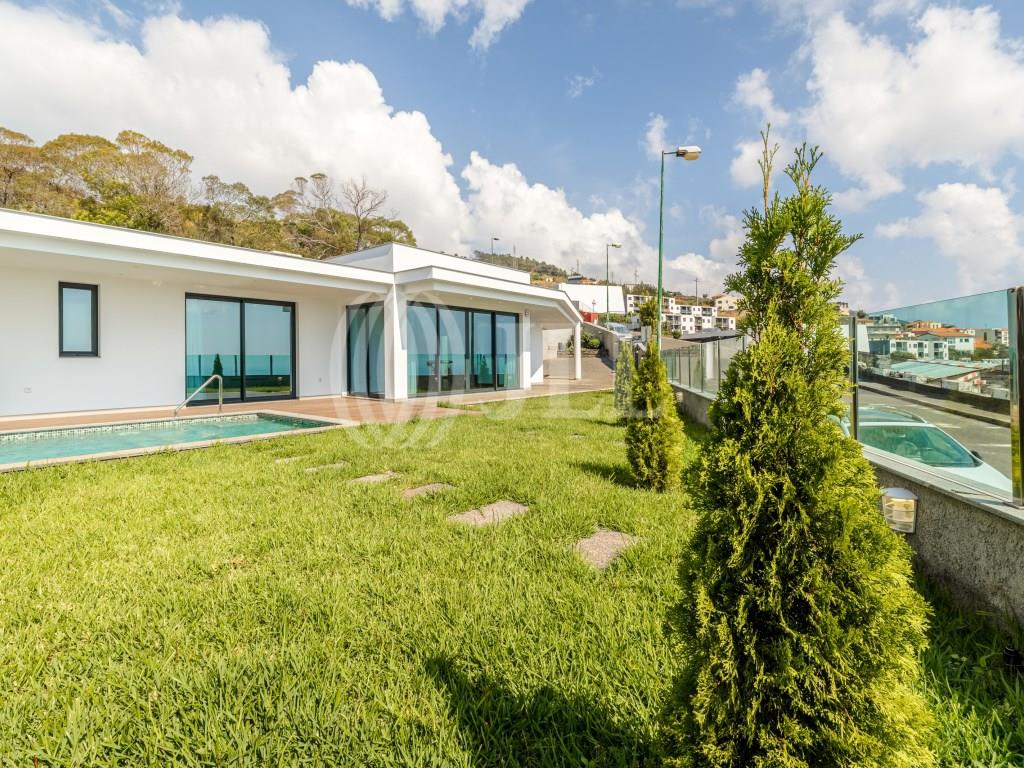3 bedroom villa with pool and sea views, in Machico, Madeira