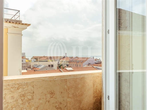 2-Bedroom apartment with river view, in Chiado, Lisbon