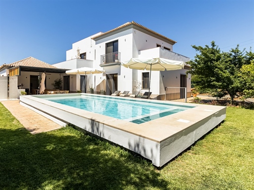 Moradia T4, com piscina aquecida, em Loulé, Algarve