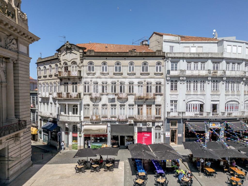 Building with approved Pip for rehabilitation, in Porto