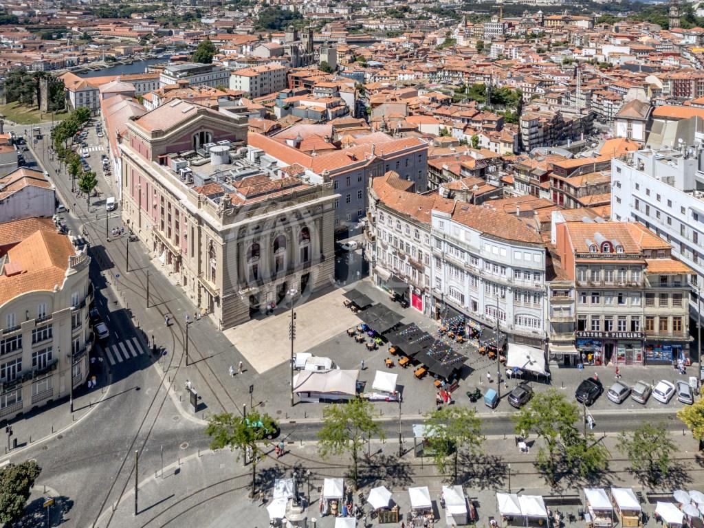 Building with approved Pip for rehabilitation, in Porto