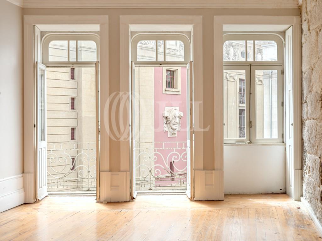 Building with approved Pip for rehabilitation, in Porto