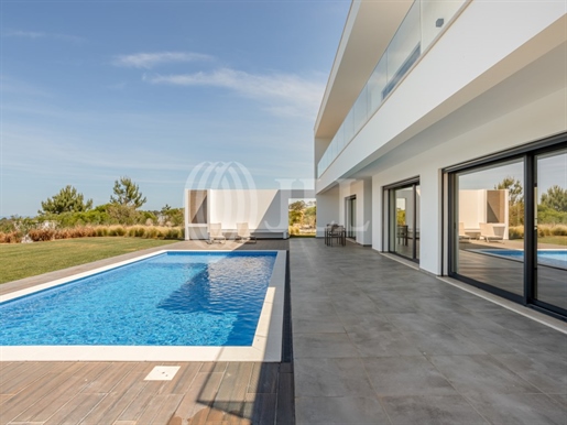 3 bedroom villa with pool in the Royal Óbidos condominium