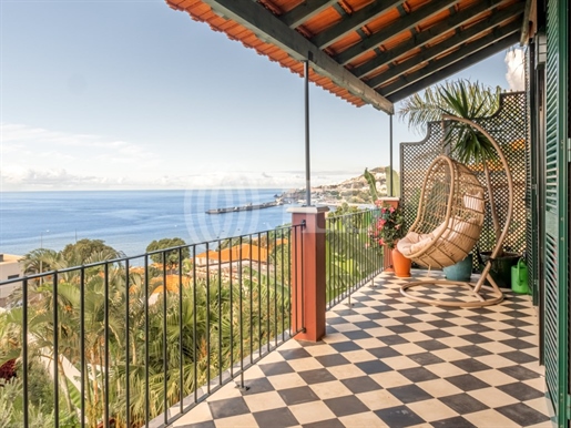 6-Bedroom villa with sea views, in Funchal, Madeira