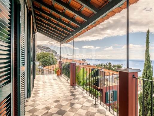 6-Bedroom villa with sea views, in Funchal, Madeira