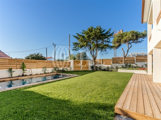 4+2 bedroom villa completely renovated in Cascais
