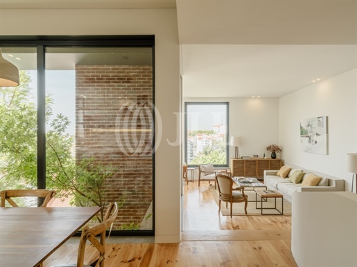 Contemporary 3+1 bedroom villa, in Monte do Estoril, Cascais