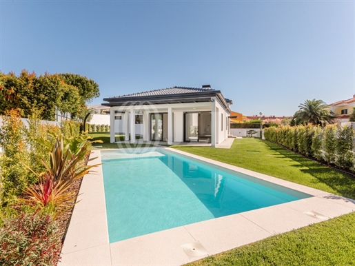 Single-Storey 4-bedroom villa with pool in Beloura, Sintra