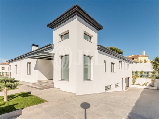 Single-Storey 4-bedroom villa with pool in Beloura, Sintra