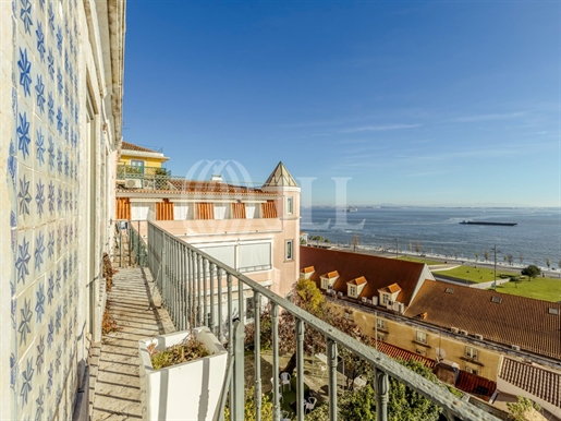 Apartamento T2 com vista frontal rio, no Chiado, Lisboa