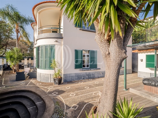 4-Bedroom villa, with sea views, in Funchal, Madeira