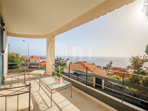 4-Bedroom villa, with sea views, in Funchal, Madeira